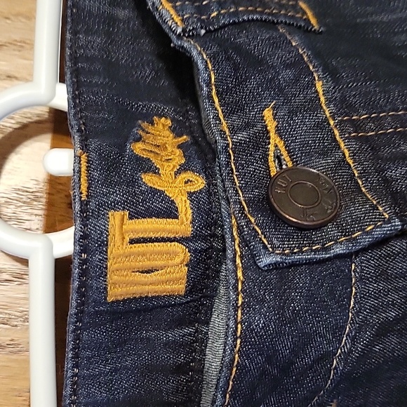 Kut from the Kloth denim shorts - Picture 2 of 6
